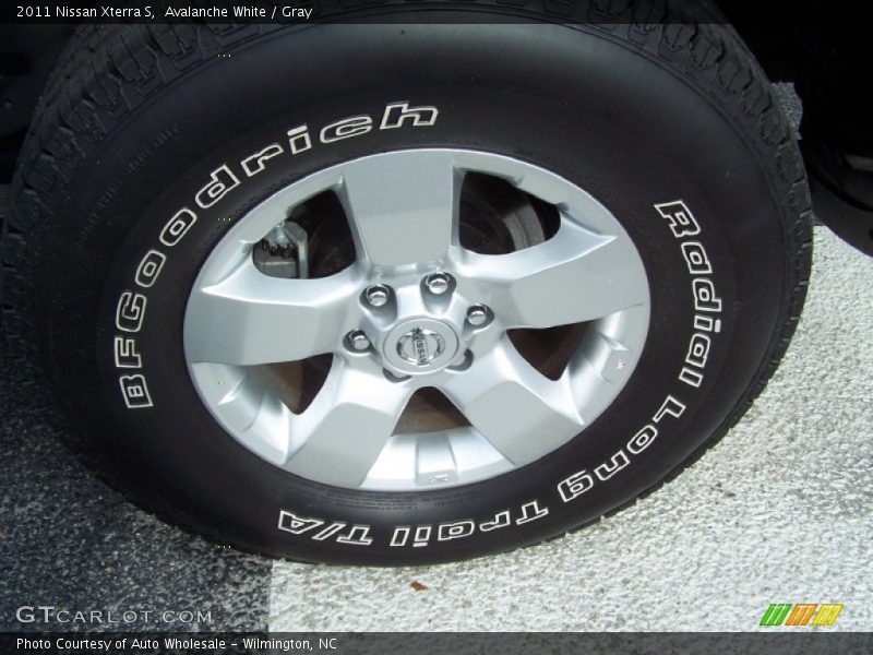 Avalanche White / Gray 2011 Nissan Xterra S