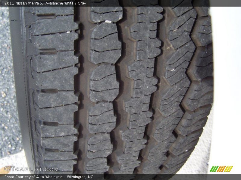 Avalanche White / Gray 2011 Nissan Xterra S