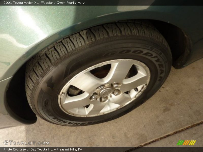 Woodland Green Pearl / Ivory 2001 Toyota Avalon XL