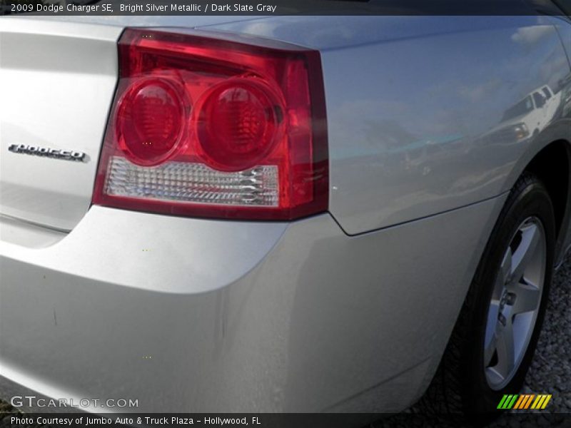 Bright Silver Metallic / Dark Slate Gray 2009 Dodge Charger SE
