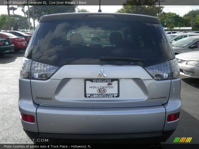Cool Silver Metallic / Black 2007 Mitsubishi Outlander ES