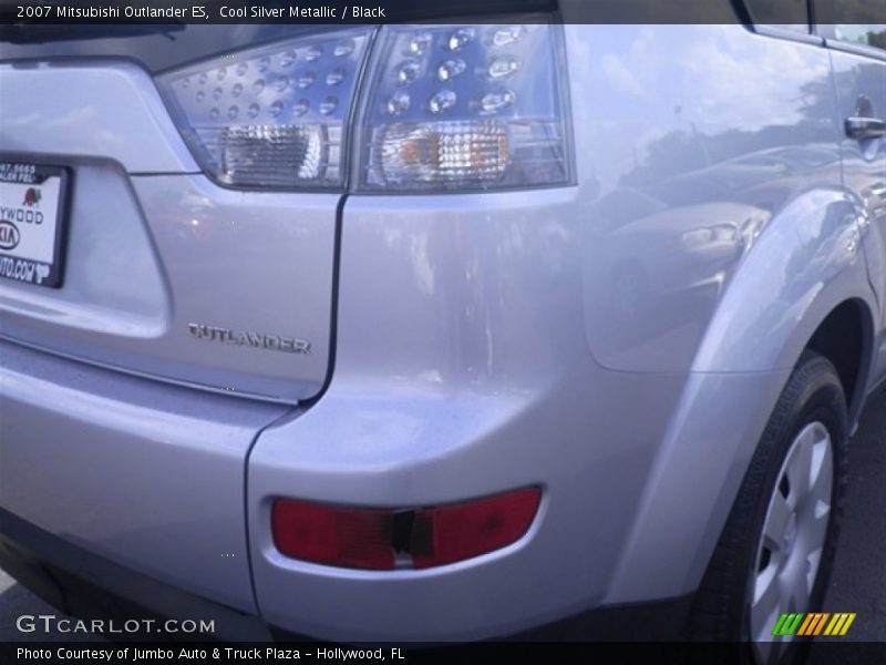 Cool Silver Metallic / Black 2007 Mitsubishi Outlander ES