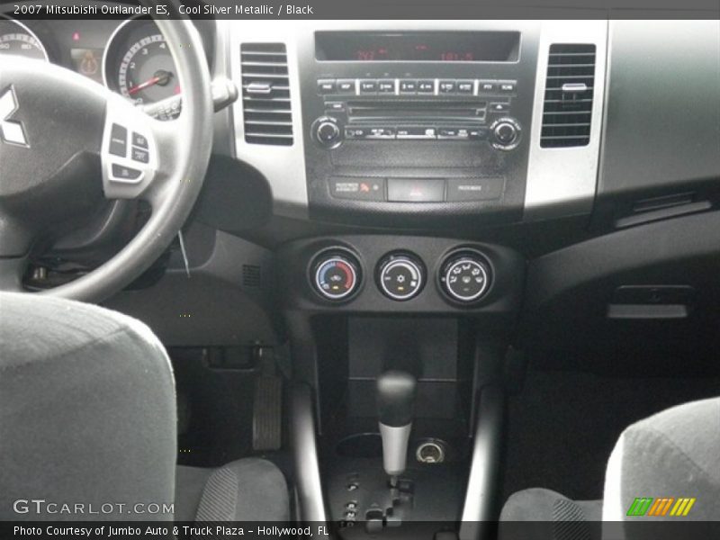 Cool Silver Metallic / Black 2007 Mitsubishi Outlander ES