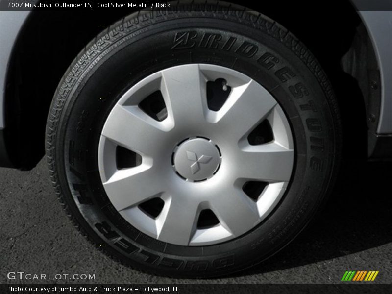 Cool Silver Metallic / Black 2007 Mitsubishi Outlander ES