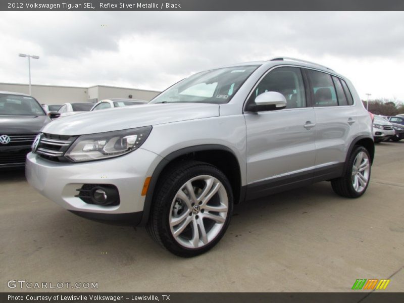 Front 3/4 View of 2012 Tiguan SEL