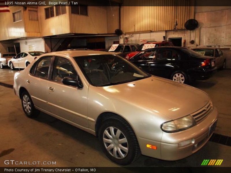 Beige Pearl / Tan 1995 Nissan Altima GXE