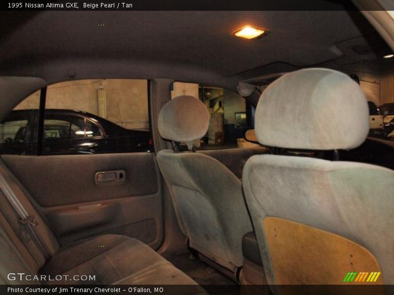 Beige Pearl / Tan 1995 Nissan Altima GXE