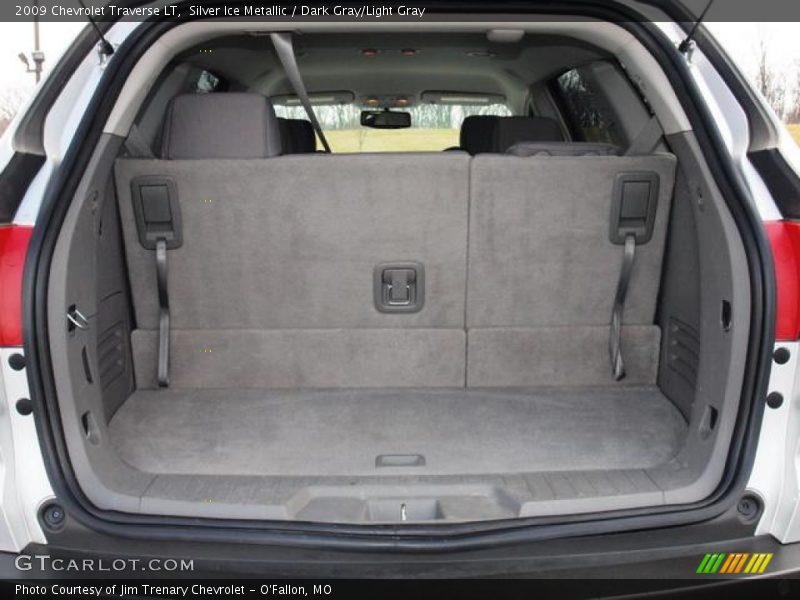 Silver Ice Metallic / Dark Gray/Light Gray 2009 Chevrolet Traverse LT