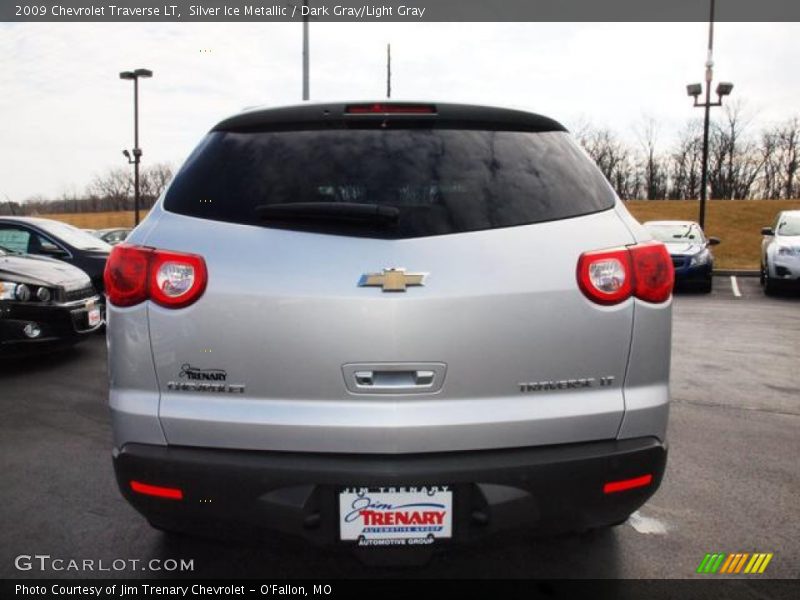 Silver Ice Metallic / Dark Gray/Light Gray 2009 Chevrolet Traverse LT