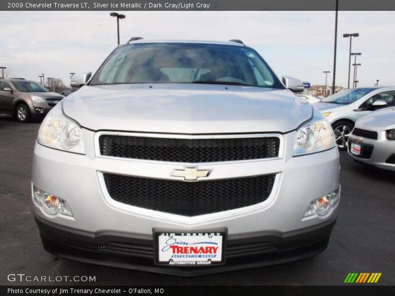 Silver Ice Metallic / Dark Gray/Light Gray 2009 Chevrolet Traverse LT