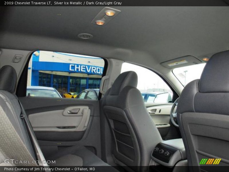 Silver Ice Metallic / Dark Gray/Light Gray 2009 Chevrolet Traverse LT