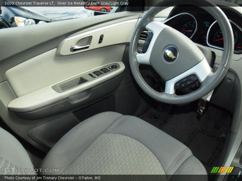Silver Ice Metallic / Dark Gray/Light Gray 2009 Chevrolet Traverse LT