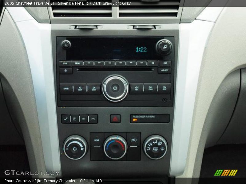 Silver Ice Metallic / Dark Gray/Light Gray 2009 Chevrolet Traverse LT