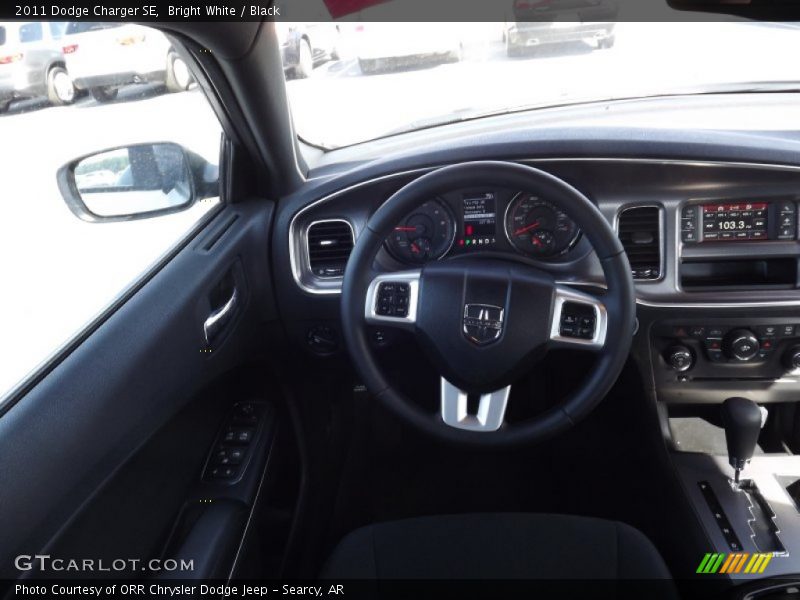 Bright White / Black 2011 Dodge Charger SE