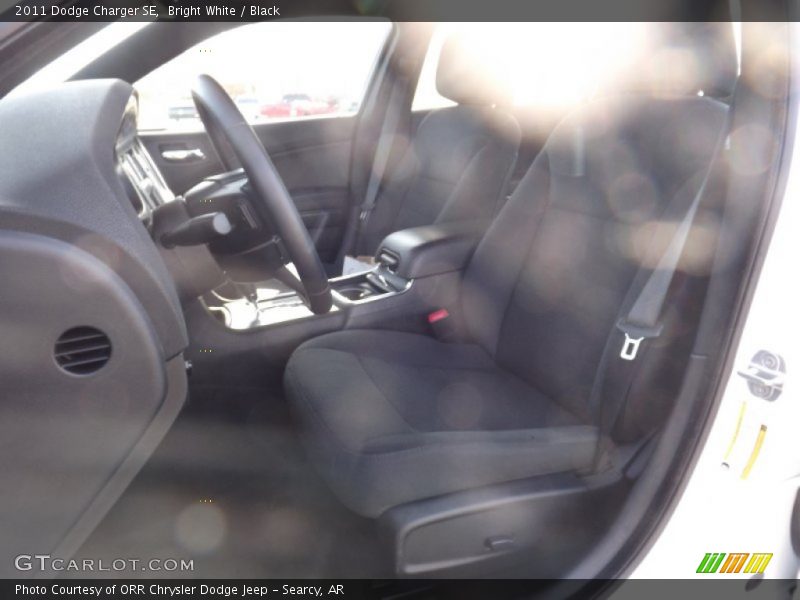 Bright White / Black 2011 Dodge Charger SE