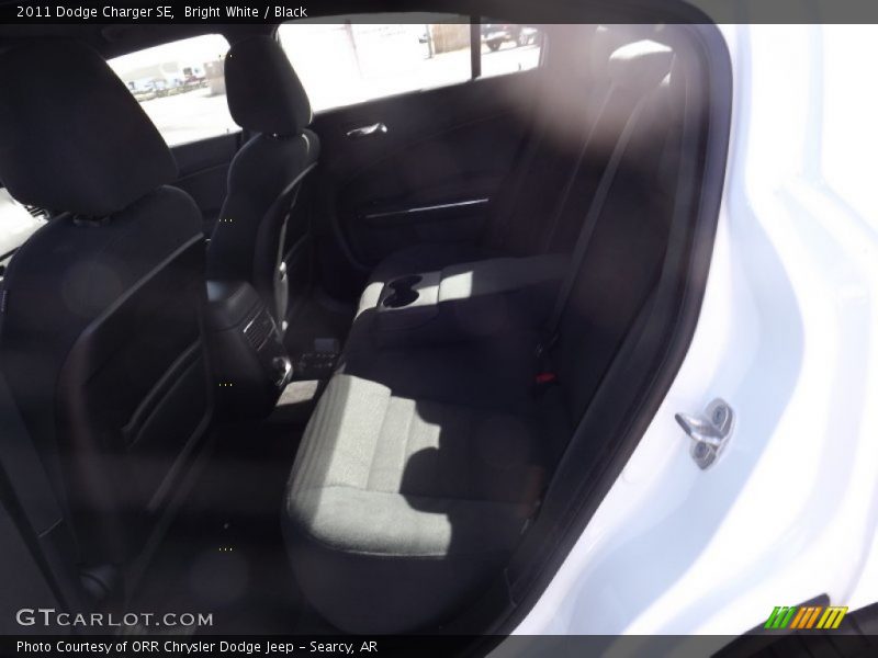 Bright White / Black 2011 Dodge Charger SE