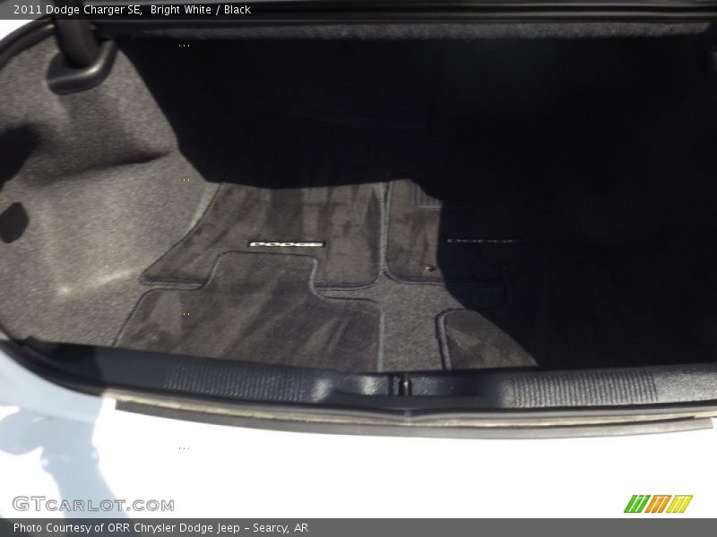 Bright White / Black 2011 Dodge Charger SE