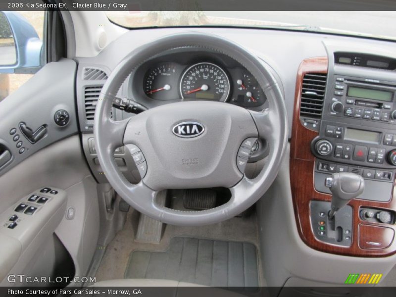 Dashboard of 2006 Sedona EX