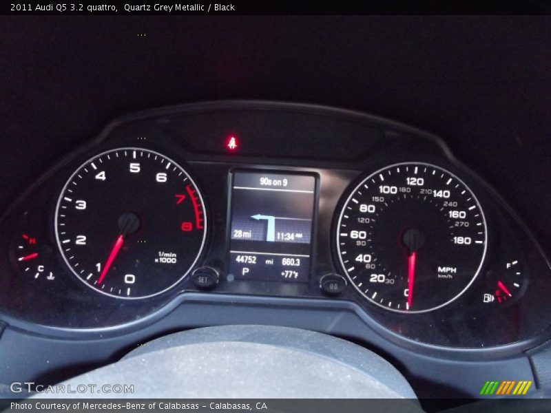 Quartz Grey Metallic / Black 2011 Audi Q5 3.2 quattro