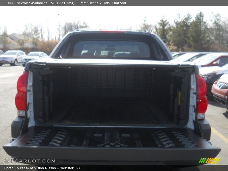 Summit White / Dark Charcoal 2004 Chevrolet Avalanche 1500 Z71 4x4