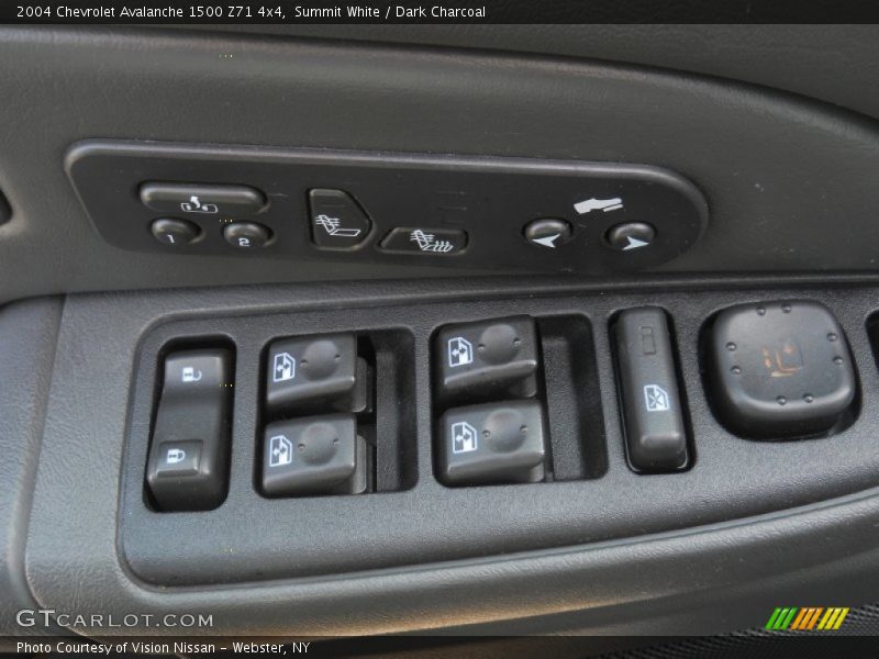 Summit White / Dark Charcoal 2004 Chevrolet Avalanche 1500 Z71 4x4