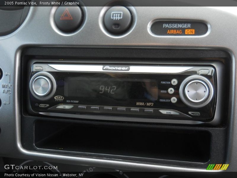 Frosty White / Graphite 2005 Pontiac Vibe