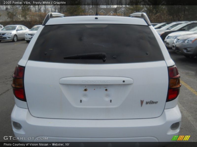 Frosty White / Graphite 2005 Pontiac Vibe