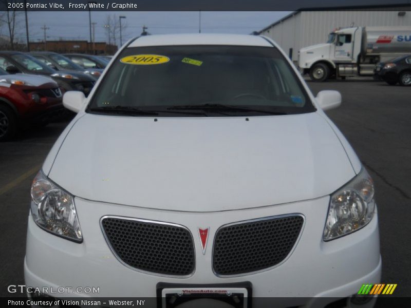 Frosty White / Graphite 2005 Pontiac Vibe