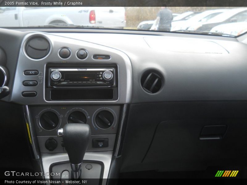 Frosty White / Graphite 2005 Pontiac Vibe