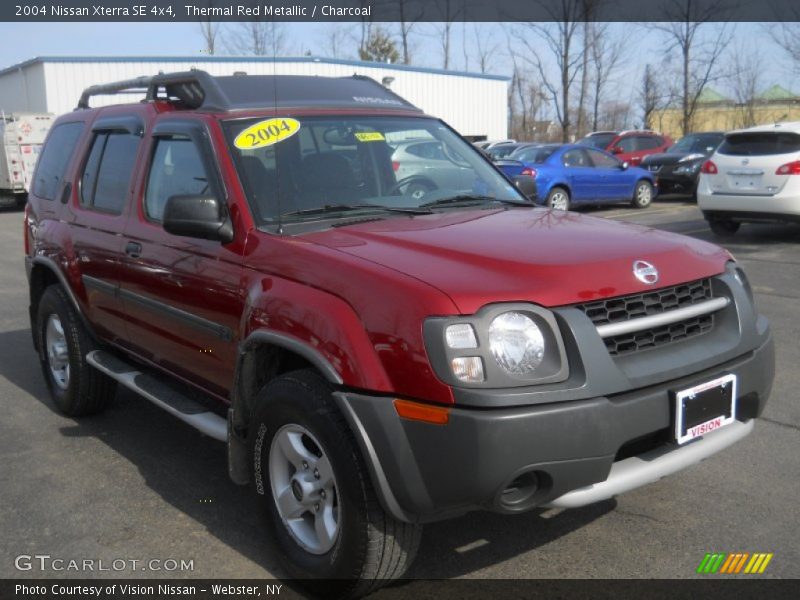 Front 3/4 View of 2004 Xterra SE 4x4
