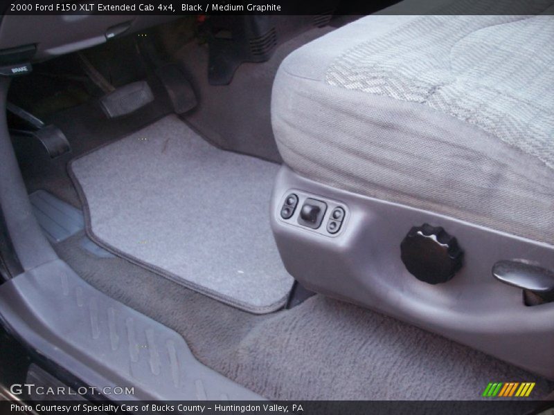 Black / Medium Graphite 2000 Ford F150 XLT Extended Cab 4x4