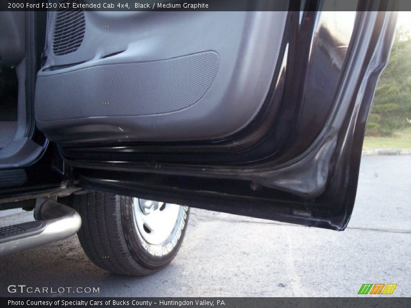 Black / Medium Graphite 2000 Ford F150 XLT Extended Cab 4x4