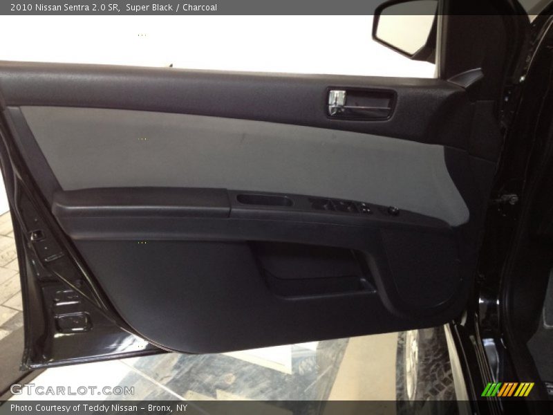 Super Black / Charcoal 2010 Nissan Sentra 2.0 SR