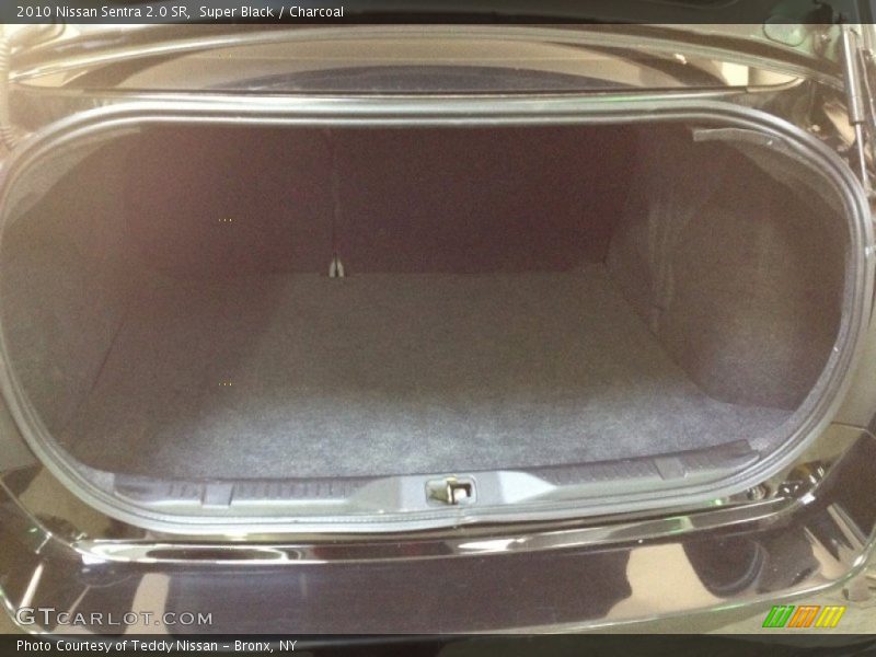 Super Black / Charcoal 2010 Nissan Sentra 2.0 SR