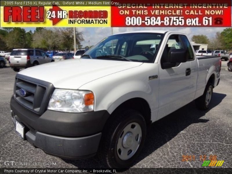 Oxford White / Medium Flint Grey 2005 Ford F150 XL Regular Cab