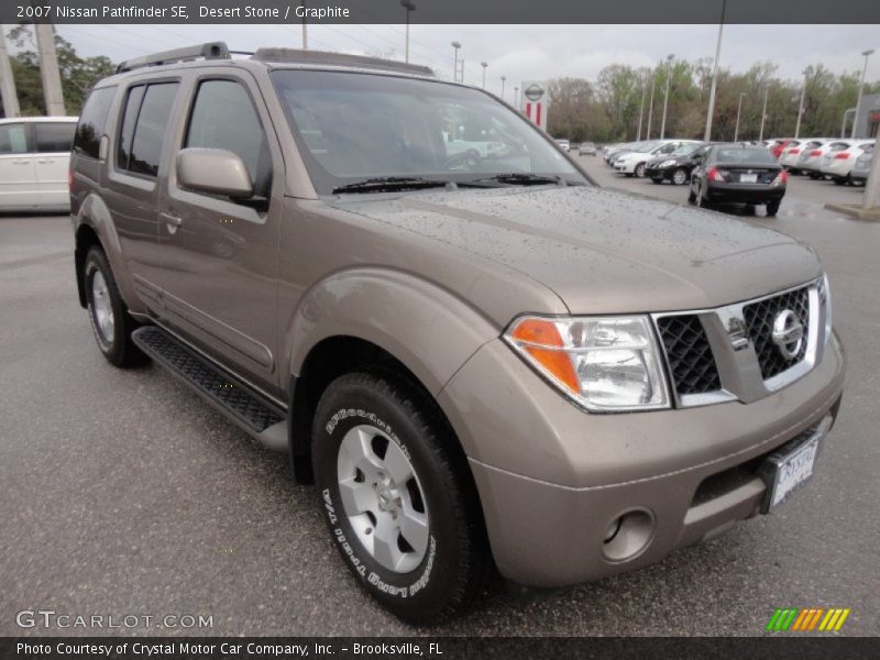 Front 3/4 View of 2007 Pathfinder SE