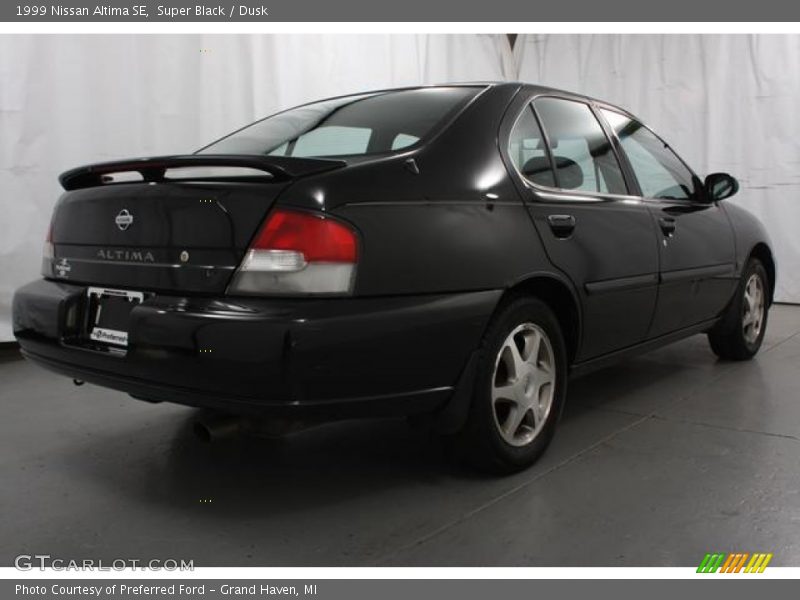 Super Black / Dusk 1999 Nissan Altima SE