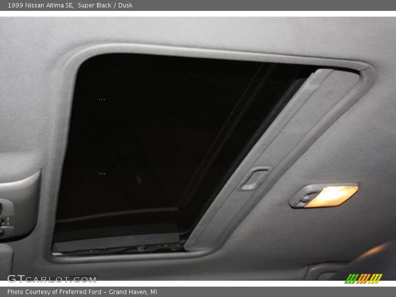 Super Black / Dusk 1999 Nissan Altima SE