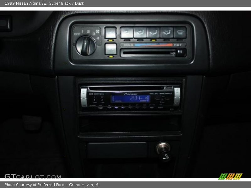Super Black / Dusk 1999 Nissan Altima SE