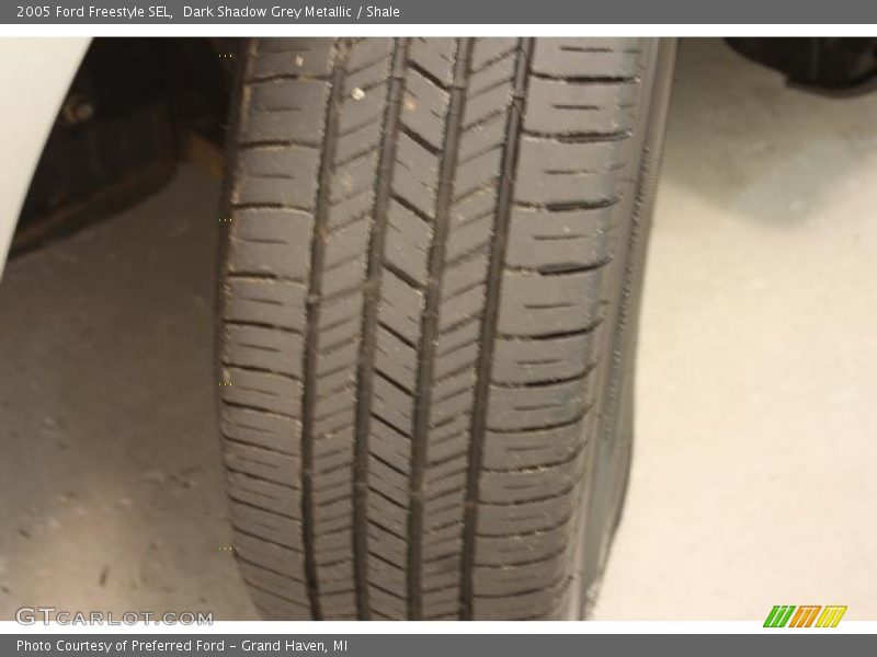 Dark Shadow Grey Metallic / Shale 2005 Ford Freestyle SEL