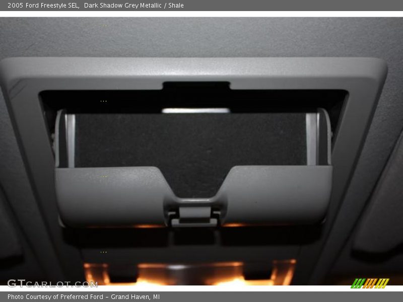 Dark Shadow Grey Metallic / Shale 2005 Ford Freestyle SEL