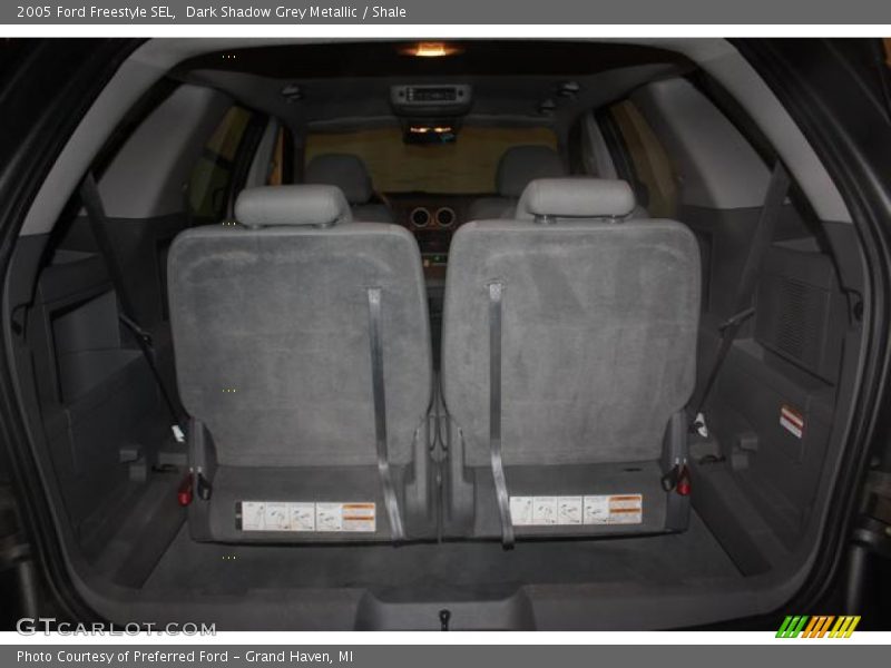  2005 Freestyle SEL Trunk