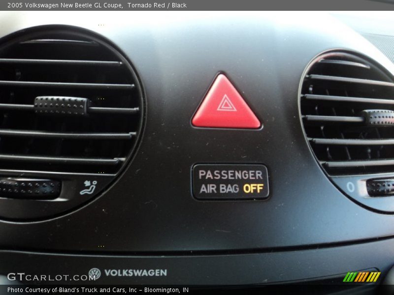 Tornado Red / Black 2005 Volkswagen New Beetle GL Coupe