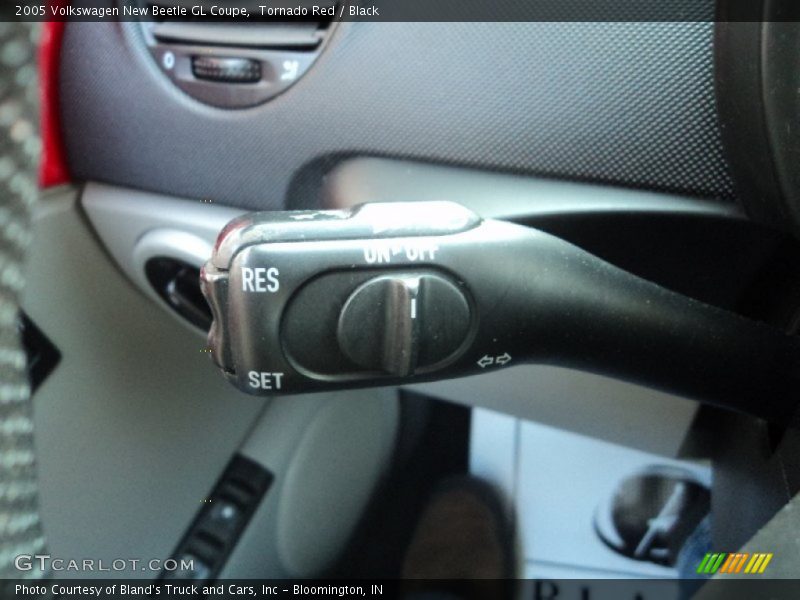 Tornado Red / Black 2005 Volkswagen New Beetle GL Coupe