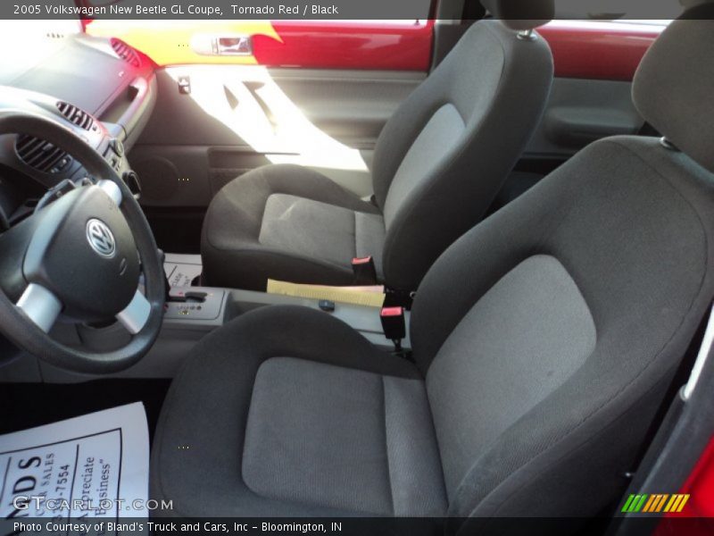 Tornado Red / Black 2005 Volkswagen New Beetle GL Coupe