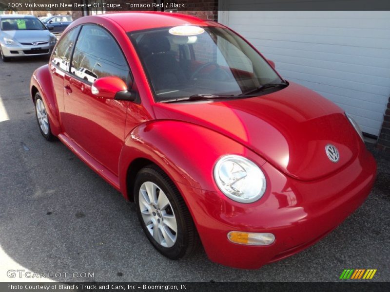 Tornado Red / Black 2005 Volkswagen New Beetle GL Coupe