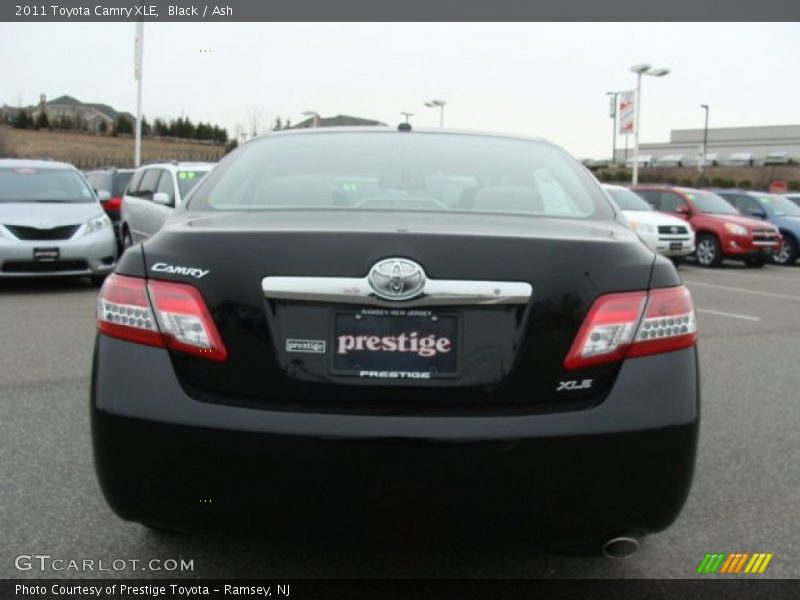 Black / Ash 2011 Toyota Camry XLE