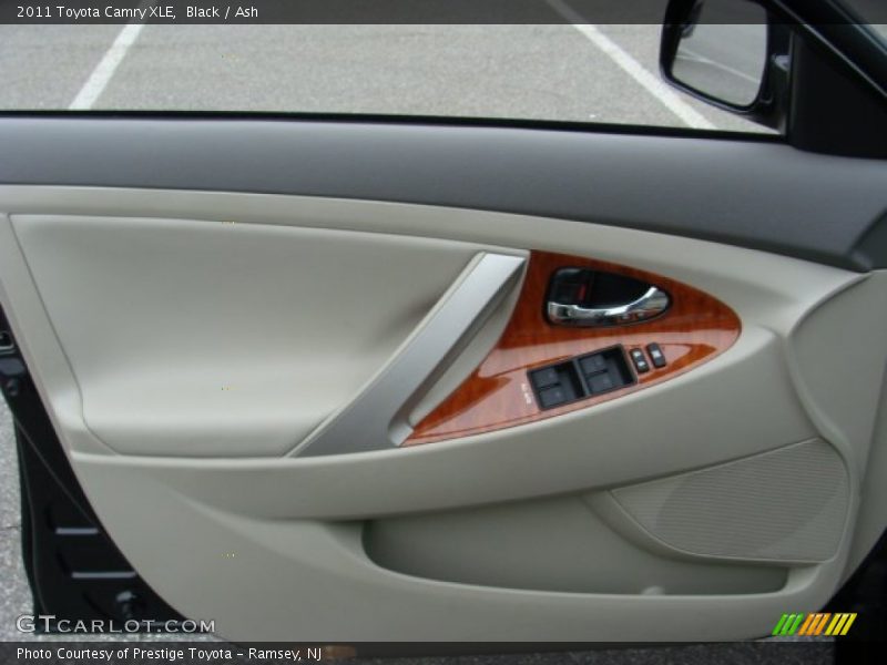 Black / Ash 2011 Toyota Camry XLE