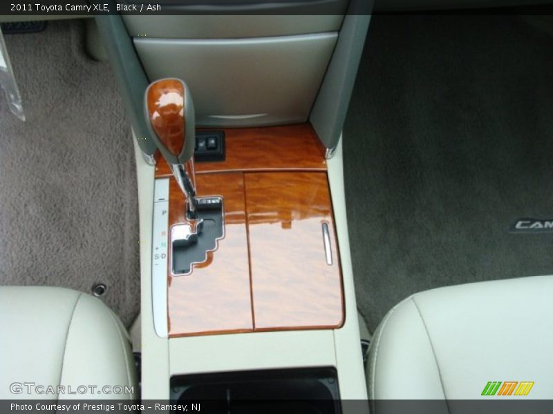 Black / Ash 2011 Toyota Camry XLE