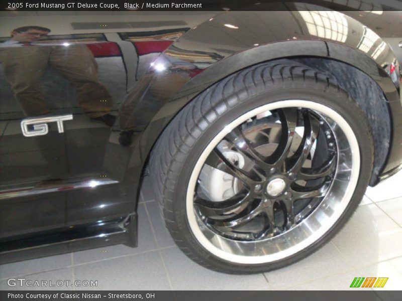Black / Medium Parchment 2005 Ford Mustang GT Deluxe Coupe